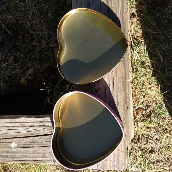 Hello Kitty Sanrio mental heart shape box - Picture 3 of 6